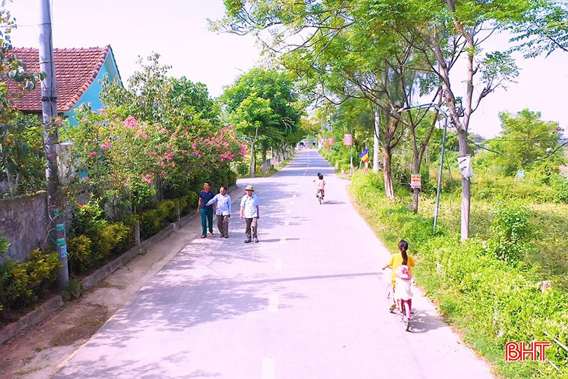 Đường giao thông tại xã Quang Vĩnh được nhựa hoá rộng rãi, khang trang. bqbht_br_m2.jpg