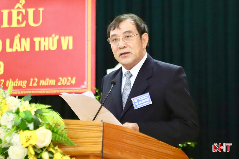Phó Chủ tịch Hội Khuyến học tỉnh Hà Tĩnh Nguyễn Xuân Trường phát biểu chỉ đạo đại hội. bqbht_br_b3.jpg