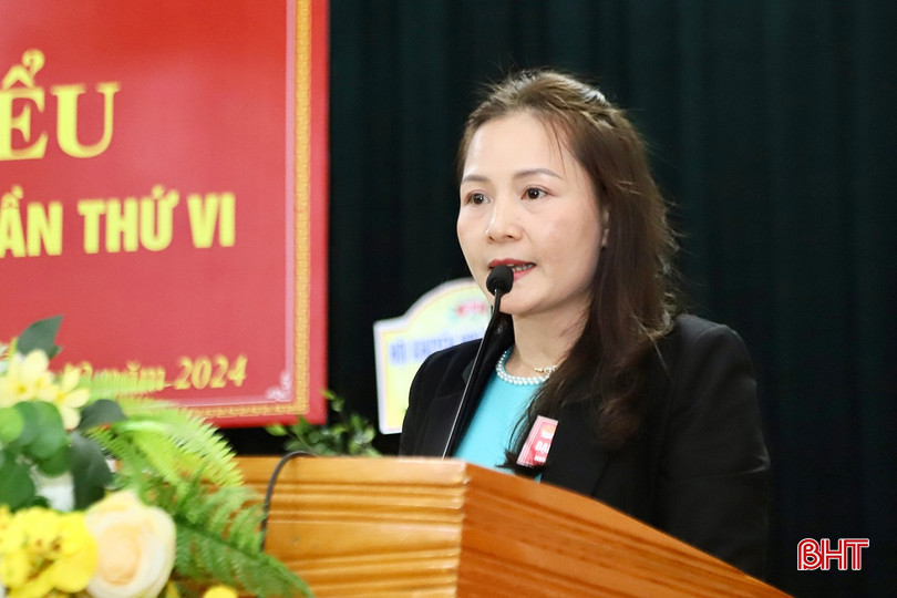 Đại diện Hội Khuyến học xã Trường Sơn trình bày tham luận tại đại hội. bqbht_br_b2.jpg