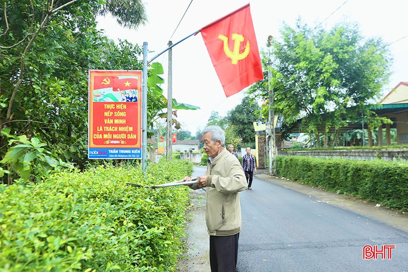 Những tuyến đường xanh - sạch - đẹp tại thôn Long Sơn được gắn pano, treo cờ chào mừng đại hội điểm đảng bộ cấp xã. bqbht_br_ls2.jpg