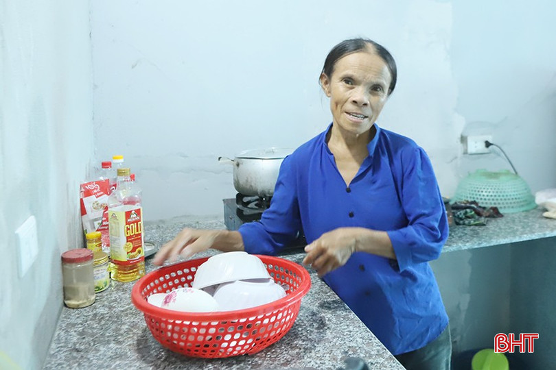 Bà Trần Thị Xờ là một trong 48 hộ dân được hỗ trợ xây dựng nhà ở tại xã Cẩm Minh. 3.jpg