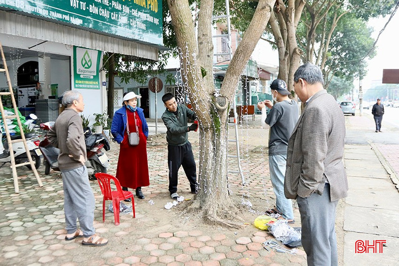 Dịch vụ trang trí Tết tại nhà nhận được sự quan tâm của nhiều người dân Hà Tĩnh. bqbht_br_y5.jpg