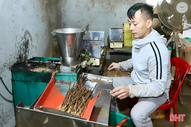Anh Nguyễn Đức Phượng - Chủ cơ sở sản xuất Nhang sạch An An bqbht_br_c5.jpg