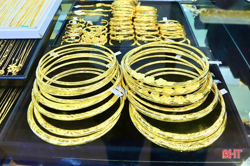 Giá mặt hàng kim quý đạt mức giá "kỷ lục" trong phiên giao dịch sáng ngày 13/3. bqbht_br_4.jpg
