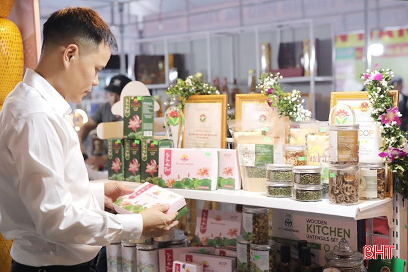 Sen Hào Thành - sản phẩm OCOP mang đặc trưng của nông sản Hà Tĩnh được nhiều người ưa chuộng. bqbht_br_k111111.jpg