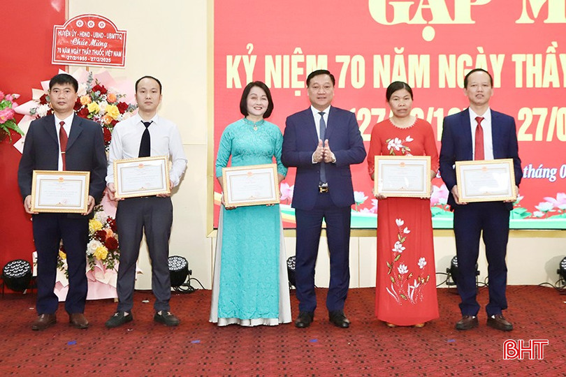 Trao giấy khen của UBND huyện cho 5 tập thể... bqbht_br_b8.jpg