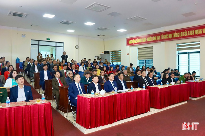 Các đại biểu tham dự buổi lễ. bqbht_br_b7.jpg