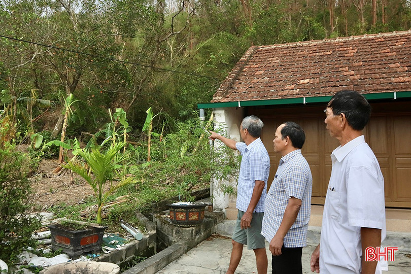 Đại diện UBND phường Bắc Hồng Lĩnh đến hiện trường, khảo sát tình hình thực tế tại rú Chùa. bqbht_br_2-7584.jpg