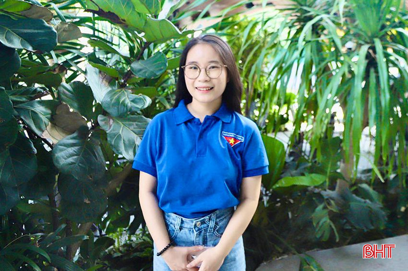 Em Đặng Thị Diễm Mỹ chủ nhân của "lớp học 0 đồng" ở xã Đồng Môn. 1.jpg