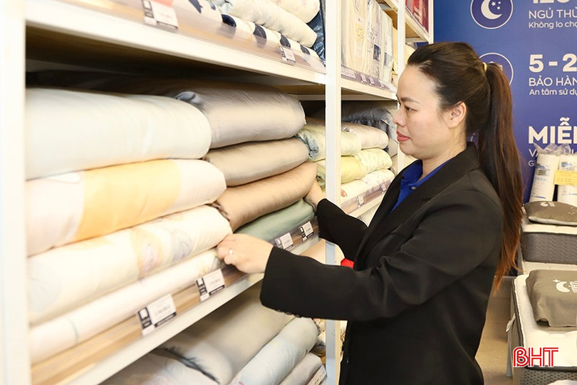 Thị trường chăn, ga, gối, nệm cũng ghi nhận lượng khách hàng tăng cao trong vài tuần trở lại đây. bqbht_br_7.jpg