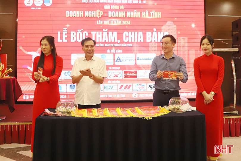 Ban Tổ chức tiến hành bốc thăm chia bảng. E1.jpg
