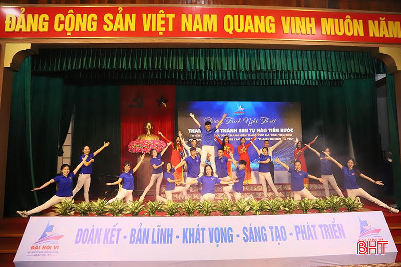 Các tiết mục văn nghệ tại buổi lễ. 1.jpg