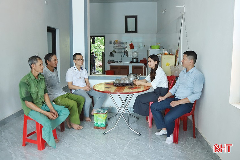 Sự quan tâm của các cấp, ngành giúp các hộ có hoàn cảnh khó khăn ổn định cuộc sống, sớm vươn lên thoát nghèo. bqbht_br_j6.jpg