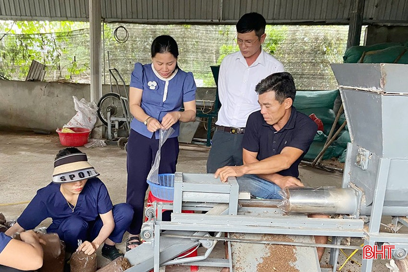 Máy đóng bịch phôi nấm giúp cơ sở nâng cao hiệu quả công việc, giảm chi phí nhân công. bqbht_br_h4.jpg