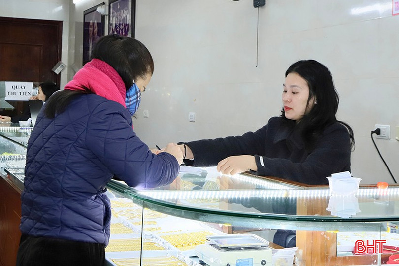 Trong phiên sáng 11/2, có thời điểm giá vàng nhẫn 9999 tại tiệm vàng Phương Xuân chạm mốc 90 triệu đồng/lượng bán ra. bqbht_br_01.jpg