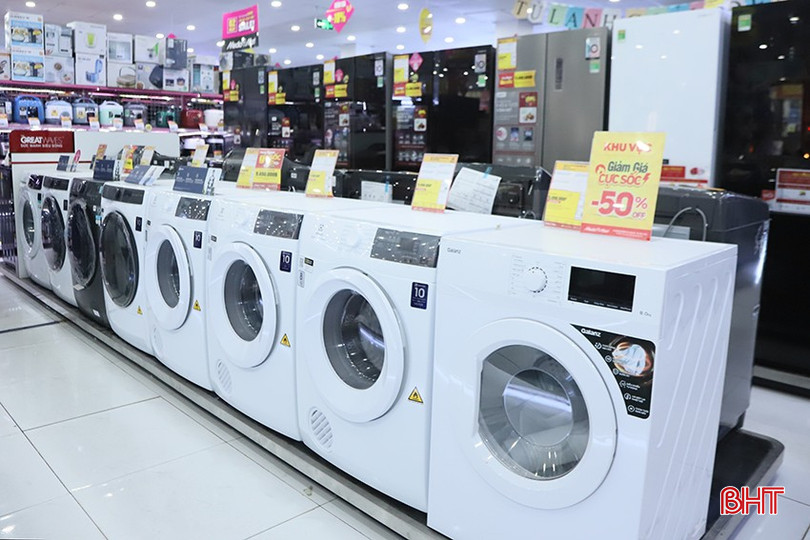 Máy sấy quần áo cũng là một trong những mặt hàng "bán chạy" khi thời tiết mưa lạnh. bqbht_br_j3.jpg