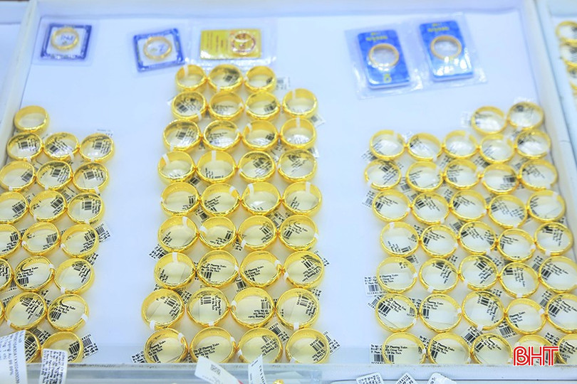 Giá vàng nhẫn trơn liên tục lập đỉnh. 4-4487-5894.jpg