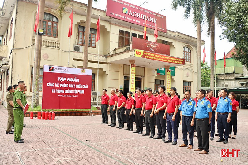 50 cán bộ, nhân viên, người lao động của Ngân hàng Agribank chi nhánh Đức Thọ tham gia buổi thực tập. bqbht_br_h1.jpg