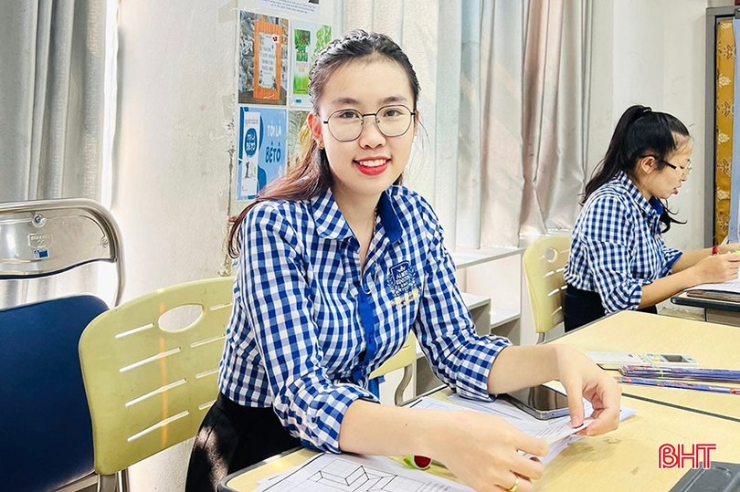 Cô giáo Nguyễn Thị Anh là giáo viên trẻ tuổi nhất, giành giải Nhất tại hội thi Giáo viên dạy giỏi tiểu học cấp tỉnh Hà Tĩnh giai đoạn 2025 - 2028. bqbht_br_i1.jpg