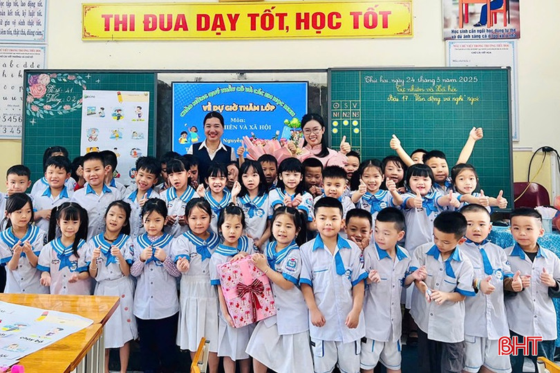 Cô giáo Nguyễn Thị Anh tham gia phần thi thực hành tại Trường Tiểu học Nguyễn Du (TP Hà Tĩnh). bqbht_br_i10.jpg