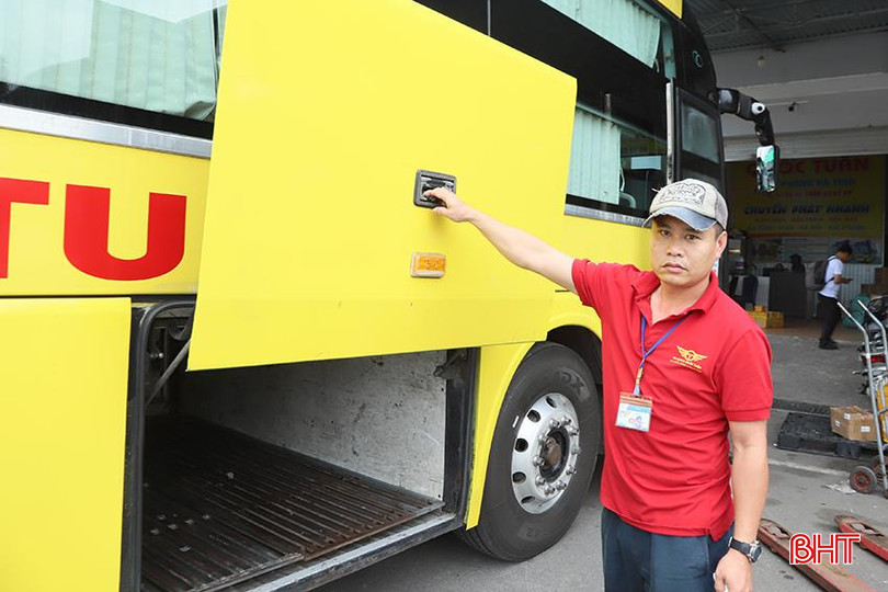 Nhà xe Quốc Tuấn kiểm tra phương tiện sau mỗi lượt xuất bến, nhằm đảm bảo các quy định an toàn. 2.jpg