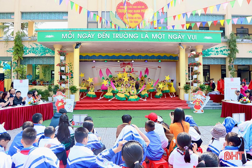 Các tiết mục văn nghệ tại lễ phát động. bqbht_br_6.jpg