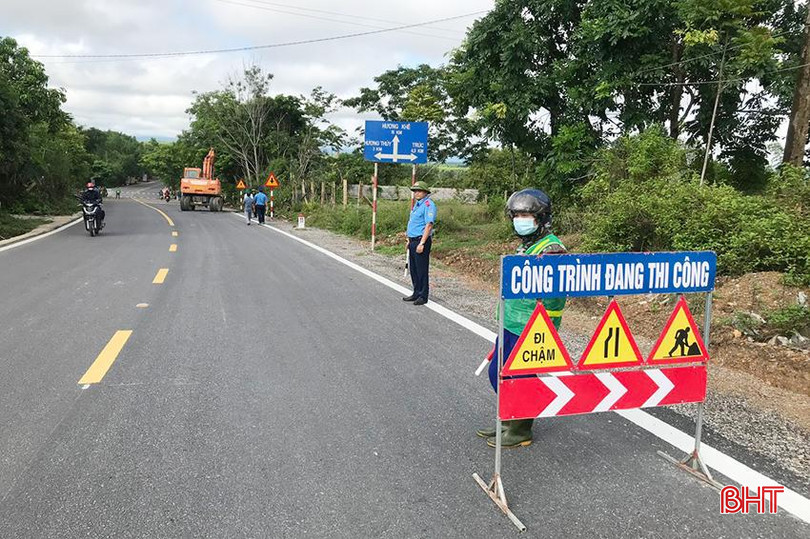 Tuyến quốc lộ 15 đoạn qua địa bàn huyện Hương Khê thường xuyên xảy ra các vụ va chạm giao thông. F1.jpg