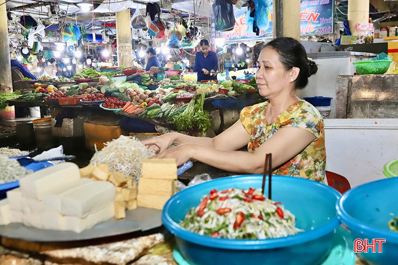 Nguồn giá đỗ tiêu thụ tại gian hàng của bà Phan Thị Ly giảm đáng kể trong những ngày gần đây. bqbht_br_k4.jpg