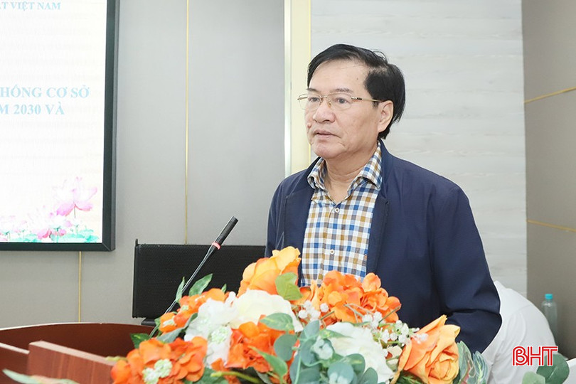 Chủ tịch Liên hiệp các Hội KH&KT Hà Tĩnh Đỗ Khoa Văn khai mạc, trình bày đề dẫn hội thảo. bqbht_br_1.jpg