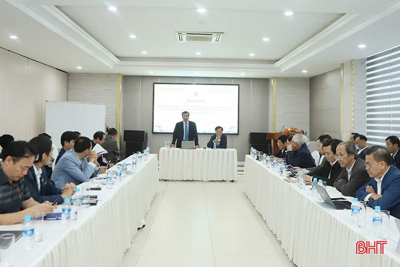 Các đồng chí: Lê Công Lương - Phó Tổng Thư ký, Trưởng ban KH&CN Liên hiệp các Hội KH&KT Việt Nam; Đỗ Khoa Văn - Chủ tịch các Hội KH&KT Hà Tĩnh chủ trì hội thảo. bqbht_br_2.jpg