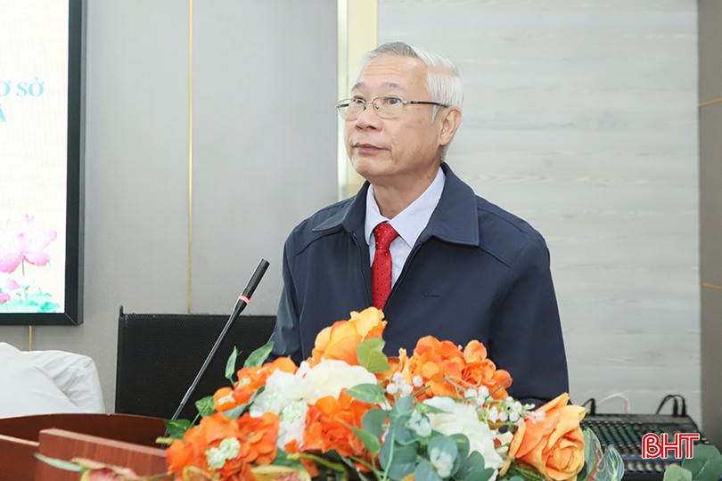 Ông Đoàn Đình Anh - Chủ tịch Hội Khuyến học tỉnh tham luận về nội dung: "Sắp xếp cơ sở giáo dục nhìn từ góc độ xã hội và một số nội dung cần quan tâm để phát triển giáo dục hiện nay của Hà Tĩnh". bqbht_br_3.jpg