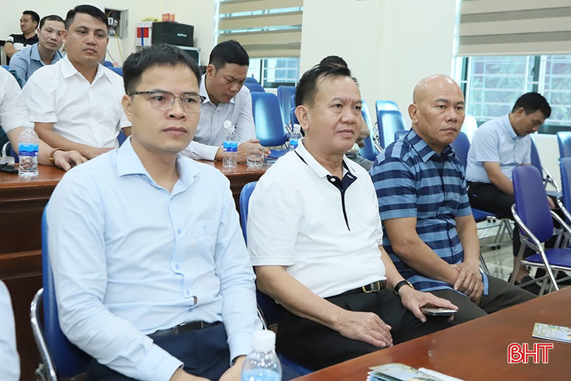 Nhiều đại diện doanh nghiệp trên địa bàn Đức Thọ tham dự buổi gặp mặt. 4-7389-8806.jpg