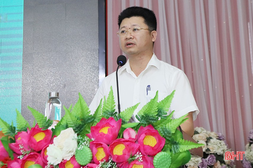 Ông Nguyễn Hữu Ngọc - Giám đốc Trung tâm Khuyến nông tỉnh phát biểu khai mạc buổi toạ đàm. bqbht_br_2.jpg