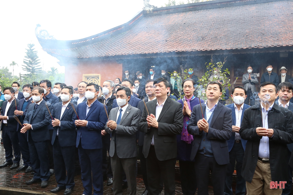 Bộ trưởng Bộ Y tế dâng hương tưởng niệm Đại danh y Hải Thượng Lãn Ông Lê Hữu Trác