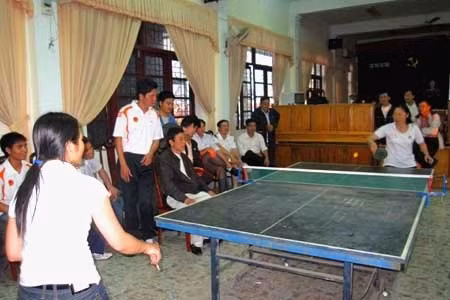Một trận đấu bóng bàn nữ