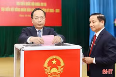  Bí thư Tỉnh ủy Nguyễn Duy Lâm bỏ phiếu bầu cử tại nơi cư trú