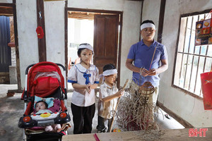 Vòng tay nhân ái: Xót xa cảnh "gà trống" nuôi 3 con thơ dại