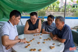 Những bàn cờ tướng nối nhịp tình quê
