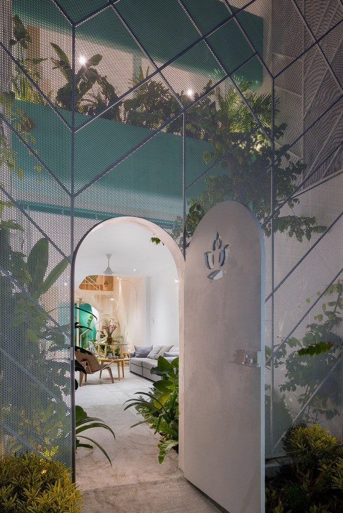 Độc đáo ngôi nhà có vườn đan xen