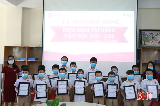 15 học sinh iSchool Hà Tĩnh nhận học bổng “ươm mầm tài năng”