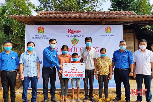 Xây Ngôi nhà khăn quàng đỏ” cho học sinh khó khăn ở Hương Khê