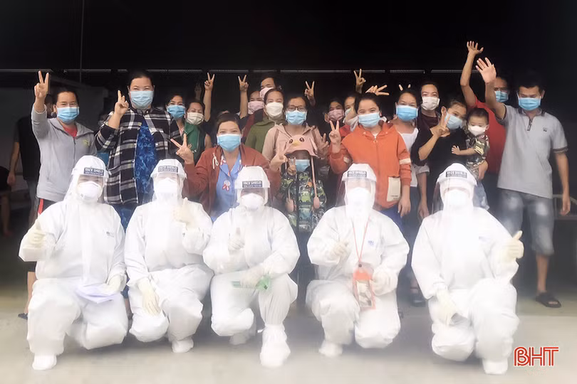 Những nữ “chiến sĩ” áo trắng quê Hà Tĩnh bền bỉ góp sức chống dịch tại Bình Dương