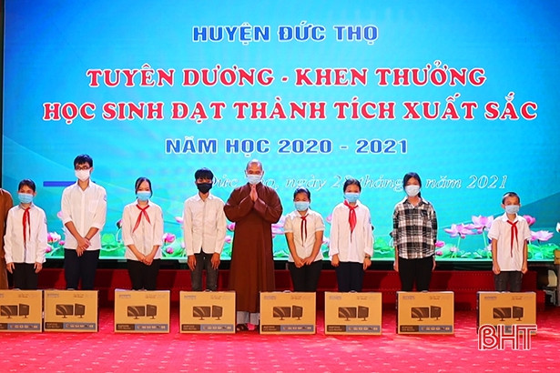 Đức Thọ khen thưởng 76 học sinh đạt thành tích xuất sắc trong các kỳ thi