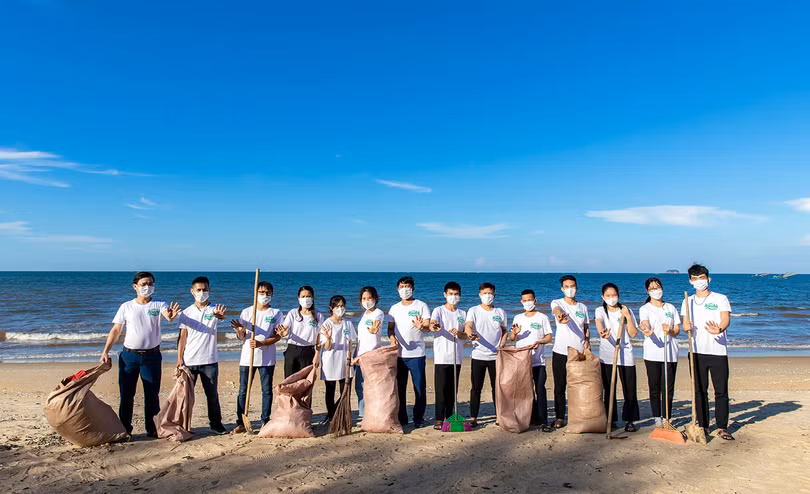 Cùng Huda khoác lên diện mạo mới tới bãi biển Thiên Cầm