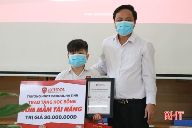 15 học sinh iSchool Hà Tĩnh nhận học bổng “ươm mầm tài năng”