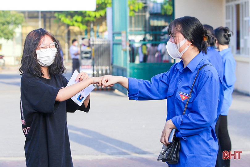 Trao giải cuộc thi ảnh “Khoảnh khắc đẹp mùa thi” Hà Tĩnh năm 2021