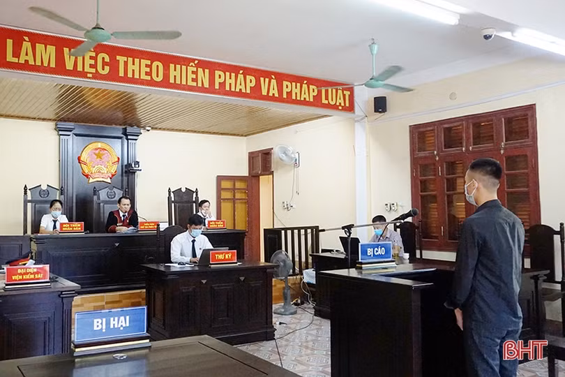 Chống đối, đe dọa CSGT, 2 đối tượng ở TX Kỳ Anh lĩnh 42 tháng tù giam