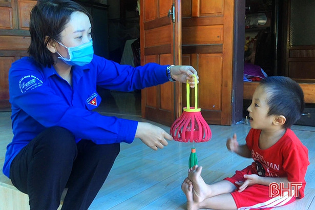 Hà Tĩnh: Cậu bé tật nguyền 5 tuổi làm toán khá thạo