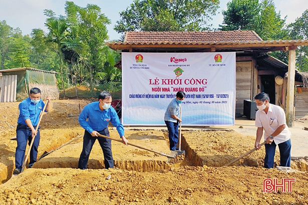Xây Ngôi nhà khăn quàng đỏ” cho học sinh khó khăn ở Hương Khê