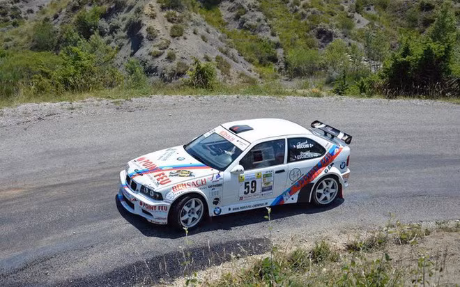 Những thói quen lái xe nguy hiểm có thể gây tai nạn